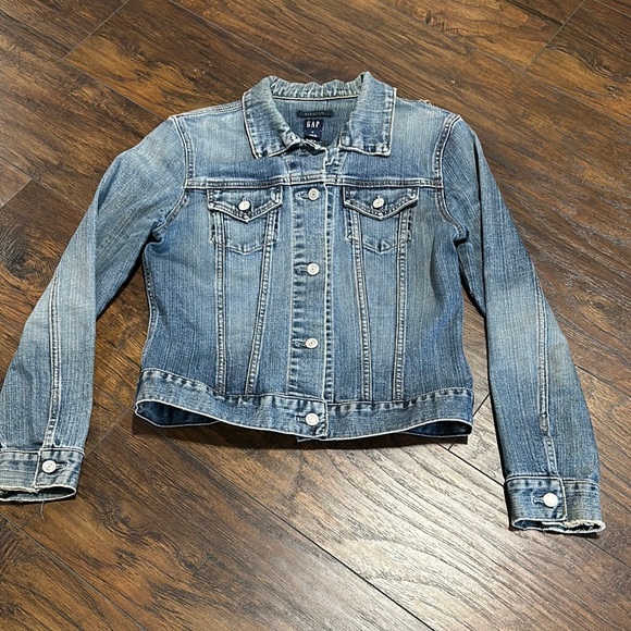 GAP Distressed Faded Frayed Rugged Whitewashed Blue Denim Women’s Jacket M - Picture 1 of 12